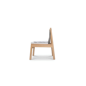 La silla de comedor Devora está hecha de madera de teca duradera y una intrincada tejedura de cuerda, que ofrece un asiento elegante. - Product Image 2