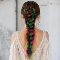 Une unité de pince à cheveux en acier inoxydable colorée pour manucure, 20 pouces, arc-en-ciel, longues mèches lisses synthétiques, avec bâtonnet en bois durable