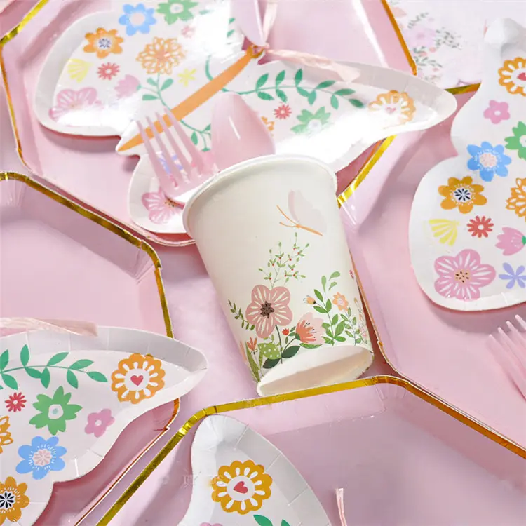 Peralatan Makan Piring Kertas Kupu-kupu Kustom Desain Baru Piring Sekali Pakai Merah Muda untuk Dekorasi Pesta Ulang Tahun Perempuan Piring Ulang Tahun