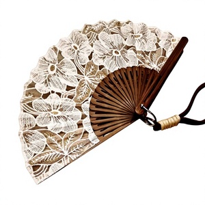Abanico Plegable de Madera Artesanal Khadim, Diseño Floral Tallado y Pintado, Arte Moderno Coleccionable, Regalo de Boda, Decoración KH-7938 - Product Image 2