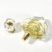 Nouveau Design Conteneur Cosmétique Bouteille de Parfum de Maison de Luxe en Forme de Coeur Bouteille d'Huile d'Olive Bouteille de Parfum en Verre 60ml