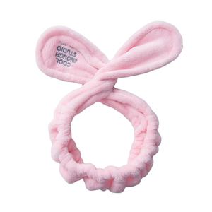 عصابة رأس مرنة قابلة للتعديل بتصميم أذني أرنب من القطيفة المرجانية، عالية الجودة مع شعار مخصص، مثالية للعناية بالوجه والاستحمام - Product Image 1