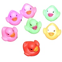 Canard de bain en vinyle jaune en gros, jouet amusant pour bébé, gadgets ludiques, canards de bain LED multicolores scintillants pour parents