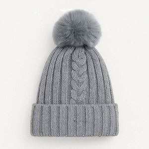 Gorro de Invierno Cálido y Grueso, Tejido con Trenzas, Protección para las Orejas, Gorro de Punto para Mujer, con Pompón - Product Image 4