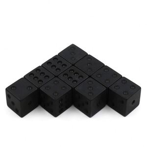 Dados de Juego de Ángulo Recto Negros Mate de 16 mm al por Mayor, Logotipo Grabado Personalizado, Material Plástico - Product Image 1