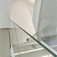 Rampe d'escalier 8+8 mm en verre feuilleté transparent pour escalier intérieur de villa