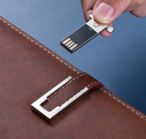 Carnet intelligent personnalisé en cuir marron de haute qualité avec batterie externe 8000 mAh, clé USB 8 Go et calculatrice pour le produit 2025 - Product Image 3