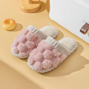 Pantoufles en daim doux haut de gamme, adaptées à une utilisation intérieure et extérieure, confort hivernal, pantoufles en fourrure pour femmes avec fonction antidérapante - Product Image 2