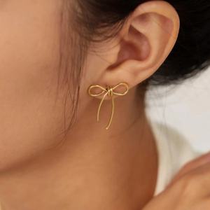 Pendientes de Lazo Minimalistas Hipoalergénicos de Alta Calidad para Mujer, Chapados en Oro de 18K, Joyería de Acero Inoxidable, Pendientes de Botón para Damas - Product Image 3