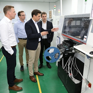 Máquina de Colocación Automática de Alta Velocidad Hanwha DECAN S2 para Línea de Ensamblaje de PCB LED a Gran Escala - Product Image 4