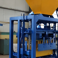 Machine à fabriquer des blocs creux à pression hydraulique automatique Aiwei QT4-24 pour la construction, avec tension 220V/380V
