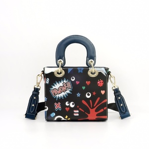 Bolso de mano de mujer con personaje de <span class=keywords><strong>Anime</strong></span> de dibujos animados, bolso cuadrado pequeño Retro a la moda, bolso cruzado de diseño 2659 # - Product Image 5