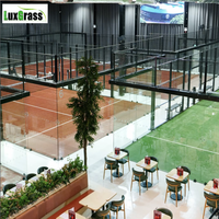 Terrain de padel intérieur super panoramique personnalisé LUX, structure galvanisée à chaud et peinte en poudre, gazon artificiel de 12 mm, couleurs personnalisées