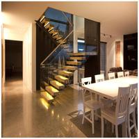 CBMmart Fabricant Chinois Escalier Intérieur Moderne en Acier à Poutre Centrale, Mur en Verre, Rampe Métallique et Éclairage LED pour Appartement