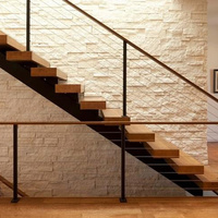 Escalier à marches ouvertes avec main courante en bois, garde-corps en acier inoxydable, escalier droit à poutre simple