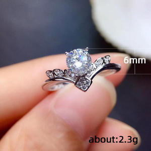 Anello F270 in Oro Bianco con Diamante Naturale Taglio Brillante Rotondo, Gioiello da Donna per Fidanzamento, Colore G, con Pietre Laterali - Product Image 5