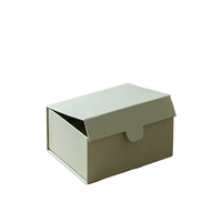 Boîte de rangement pliable triangulaire moderne à fermeture magnétique, boîte organisatrice en papier durable, boîte cadeau portable pour l'emballage et le stockage en détail
