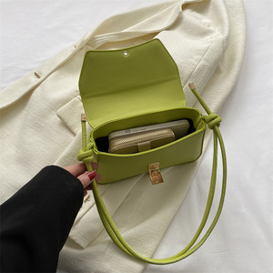 Bolso de Mano Retro de PU Impermeable de Alta Gama para Mujer, Nuevo Modelo 2025, Elegante, de Hombro, Bandolera, Pequeño, con Solapa, <span class=keywords><strong>1</strong></span> Litro - Product Image 2