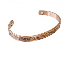 Brazalete Magnético de Cobre Sólido con Grabado de Tendrículas en Espiral, Joyería Metálica de Moda con Diseño Exquisito - Product Image 1