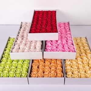 TC Vente en gros <span class=keywords><strong>pas</strong></span> chère de pétales de rose artificiels pour décoration de mariage, têtes de fleurs de 5 cm, 50 pièces par boîte cadeau, roses en savon à 3 couches - Product Image 2