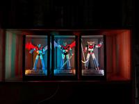 Vitrine d'exposition personnalisée en acrylique avec LED RGB pour figurines, modèles et présentation en magasin