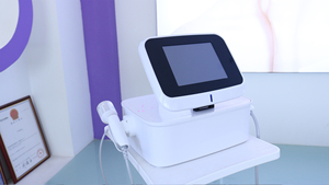 Appareil de raffermissement cutané à aiguilles isolées dorées pour l'élimination des rides, des ridules, des cicatrices d'acné et des vergetures, soin <span class=keywords><strong>visage</strong></span> et corps, pour usage <span class=keywords><strong>en</strong></span> spa et nettoyage du <span class=keywords><strong>visage</strong></span> - Product Image 2