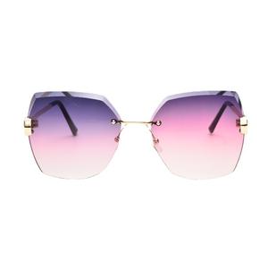 Gafas de Sol Poligonales Biseladas para Mujer, Montura Metálica, Lentes de PC con Protección UV400, Estilo Coreano Retro, Lentes con Lentejuelas Rosas de Moda - Product Image 2