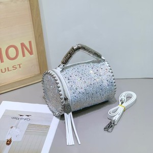 Article de mode vintage tendance incontournable 2026. Motif entièrement orné de lettres. Sac bandoulière imperméable avec sangle réglable pour unisexe. - Product Image 4