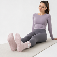 Chaussettes de yoga antidérapantes mi-mollet pour femmes, chaussettes de sport en coton côtelé avec semelles antidérapantes en tricot extensible, chaussettes de Pilates, logo personnalisé OEM ODM