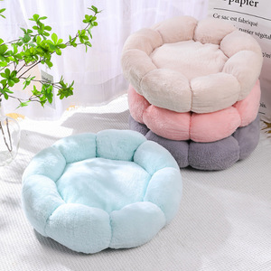Tempat Tidur Hewan Peliharaan Kucing Kecil Mewah Lembut Hangat Bahan Plush Ramah Lingkungan 100% Katun Motif Polos Dapat Dilepas dan Dicuci untuk Musim Gugur dan Musim Dingin - Product Image 4