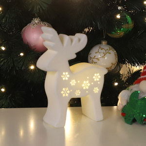 Nuevo Diseño 2026: Pequeño Ciervo de Cerámica Hueco con Luces Blancas Cálidas, Adorable Animal Navideño para Decoración del Hogar, Personalizable - Product Image 1
