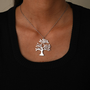 Collana Personalizzata con Ciondolo Albero della Vita in Acciaio Inox Placcato Oro 18K, Regalo per Coppie e Famiglia - Product Image 3