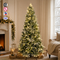 Guirlandes lumineuses de Noël d'intérieur à brancher, blanc chaud, décorées sur le sapin de Noël pour la décoration de la maison pendant les fêtes