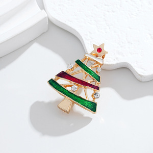 Broche avec motif <span class=keywords><strong>visage</strong></span> <span class=keywords><strong>de</strong></span> Père Noël mignon, chapeau <span class=keywords><strong>de</strong></span> Père Noël rouge à paillettes, détails en <span class=keywords><strong>strass</strong></span> transparents et cristaux rouges, bordure dorée - Product Image 6