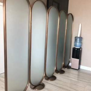 Écran en acier inoxydable à miroir Design creux géométrique minimaliste Partition d'entrée de salon moderne transmettant la lumière - Product Image 1