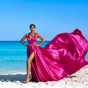 Vestido de Noche Largo de Satén Rosa con Abertura Alta y Cola Fluida, Lujoso, con Espalda Descubierta y Cuello en V, Estilo Infinity, Ideal para Sesiones de Fotos en la Playa - Product Image 1