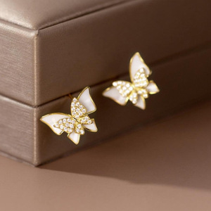 Orecchini a farfalla doppia per donna, design elegante, accessori per l'uso quotidiano. - Product Image 3