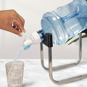 Venta al por mayor Camping Bebedero Galón Botella de agua Jarra Dispensador Soporte Estante con grifo de boquilla a prueba de polvo - Product Image 1