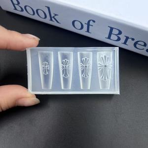Molde de Silicona para Decoración de Uñas con Diseño de Corazón Cromado Estilo Punk, Molde 3D para Arte de Uñas con Gel UV - Product Image 1