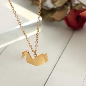 Classique Origami Animal Pendentif Collier Ras Du <span class=keywords><strong>Cou</strong></span> 18K Plaqué Or Chaîne En Acier Inoxydable Origami Grue Pendentif Collier - Product Image 1