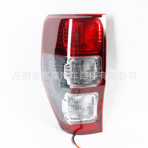 ไฟท้าย LED สำหรับรถกระบะฟอร์ด เรนเจอร์ ไวล์ดแทรค ปี 2015 พื้นหลังสีดำ ชุดอัพเกรด - Product Image 4