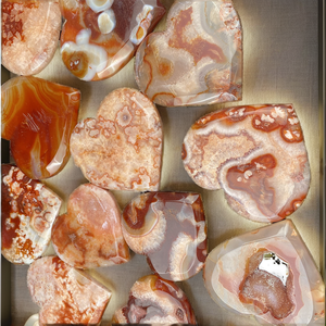 Coraña de Ágata Cereza Natural Tallada en Forma de Corazón, Cristal Pulido, Adorno de Piedra Sakura para el Hogar, Regalo Temático de Amor para el Día de San Valentín - Product Image 2