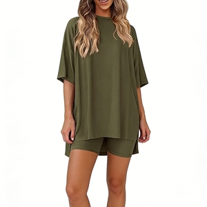 Conjunto de 2 piezas para <span class=keywords><strong>mujer</strong></span>: <span class=keywords><strong>Camiseta</strong></span> <span class=keywords><strong>oversize</strong></span> de manga corta <span class=keywords><strong>con</strong></span> abertura lateral y shorts de ciclista de cintura alta, estilo loungewear Sehe Fashion - Product Image 4