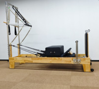 Reformer de Pilates en bois de chêne massif personnalisé avec demi-tourneuse, équipement d'exercice de Pilates multifonctionnel de qualité studio