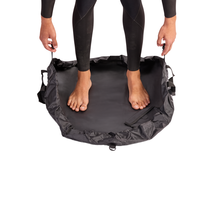 Tapis de change pour combinaison de plongée IslandMat - Compact 2-en-1, imperméable, technologie 5000X, sangle réglable, garde les accessoires de surf et la voiture au sec