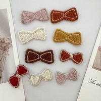Fabricant en gros Chine, accessoires de vêtements et de cheveux personnalisables, patchs en tissu à nœud papillon, design tricoté mignon, échantillon en 7 jours
