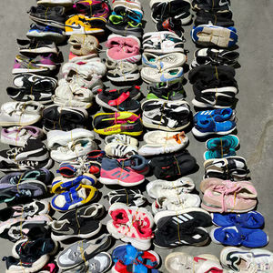 Festeggia presto il Natale con una massiccia <span class=keywords><strong>vendita</strong></span> di <span class=keywords><strong>abbigliamento</strong></span> usato per la tua collezione di scarpe Festive - Product Image 2