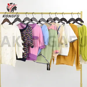 Akongfu Wafel Gebreide T-Shirt Tweedehandse Damesblouses Overhemd Gesmolten Kleding Polo Spinnering Gebruikte Vrouw Kleding Voorraad
