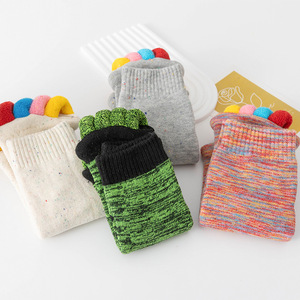 Chaussettes de gros personnalisées avec logo pour femmes, sans orteils, pour l'alignement des pieds, séparateur à cinq doigts, soulagement des bunionnes, en coton mélange de couleurs - Product Image 2