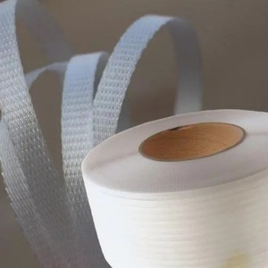 Chất lượng chính 16mm 19mm màu xanh lá cây <span class=keywords><strong>PP</strong></span> nhựa cuộn bao bì Dải <span class=keywords><strong>PP</strong></span> dây đeo đầy màu sắc - Product Image 2